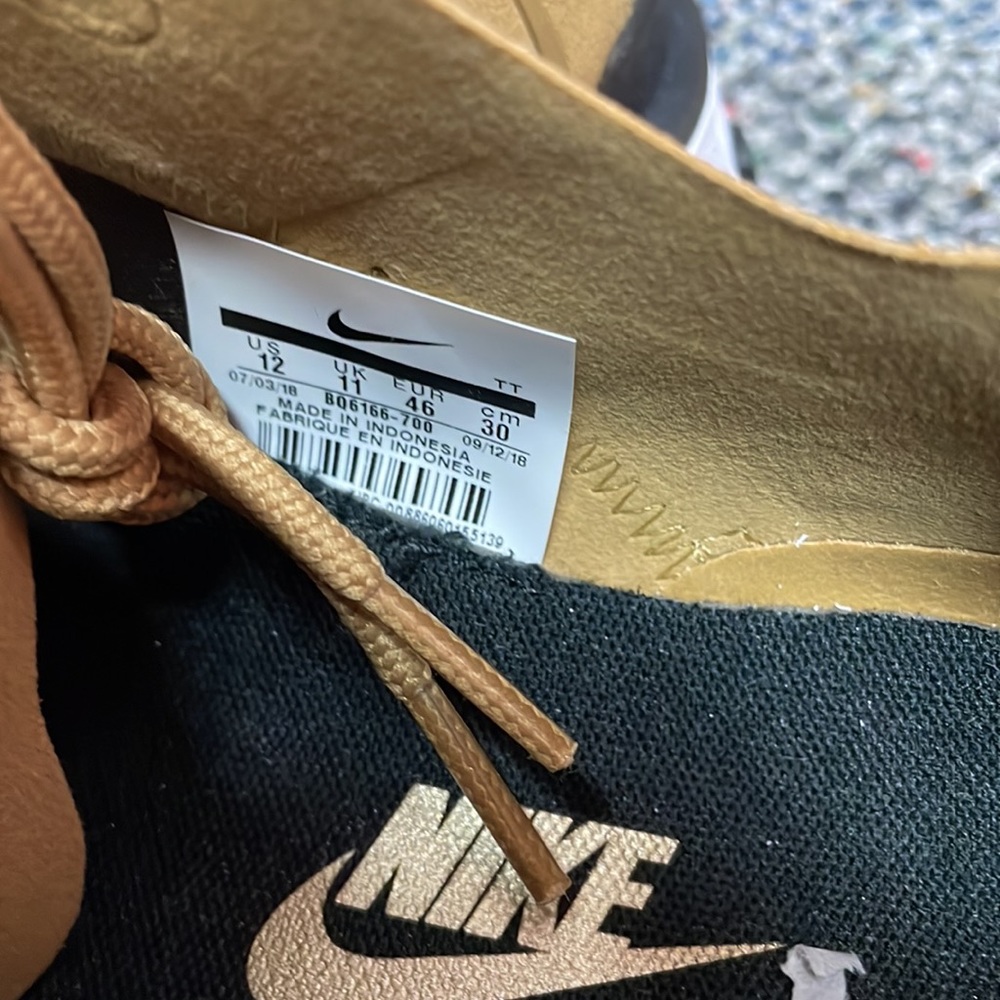 Nike - Picture 5 of 6